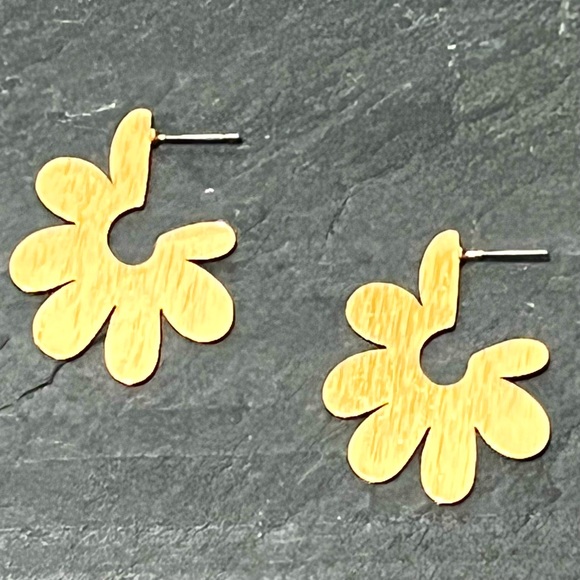 Madewell Jewelry - 🍒3/$30 New Gold Botanical Earrings